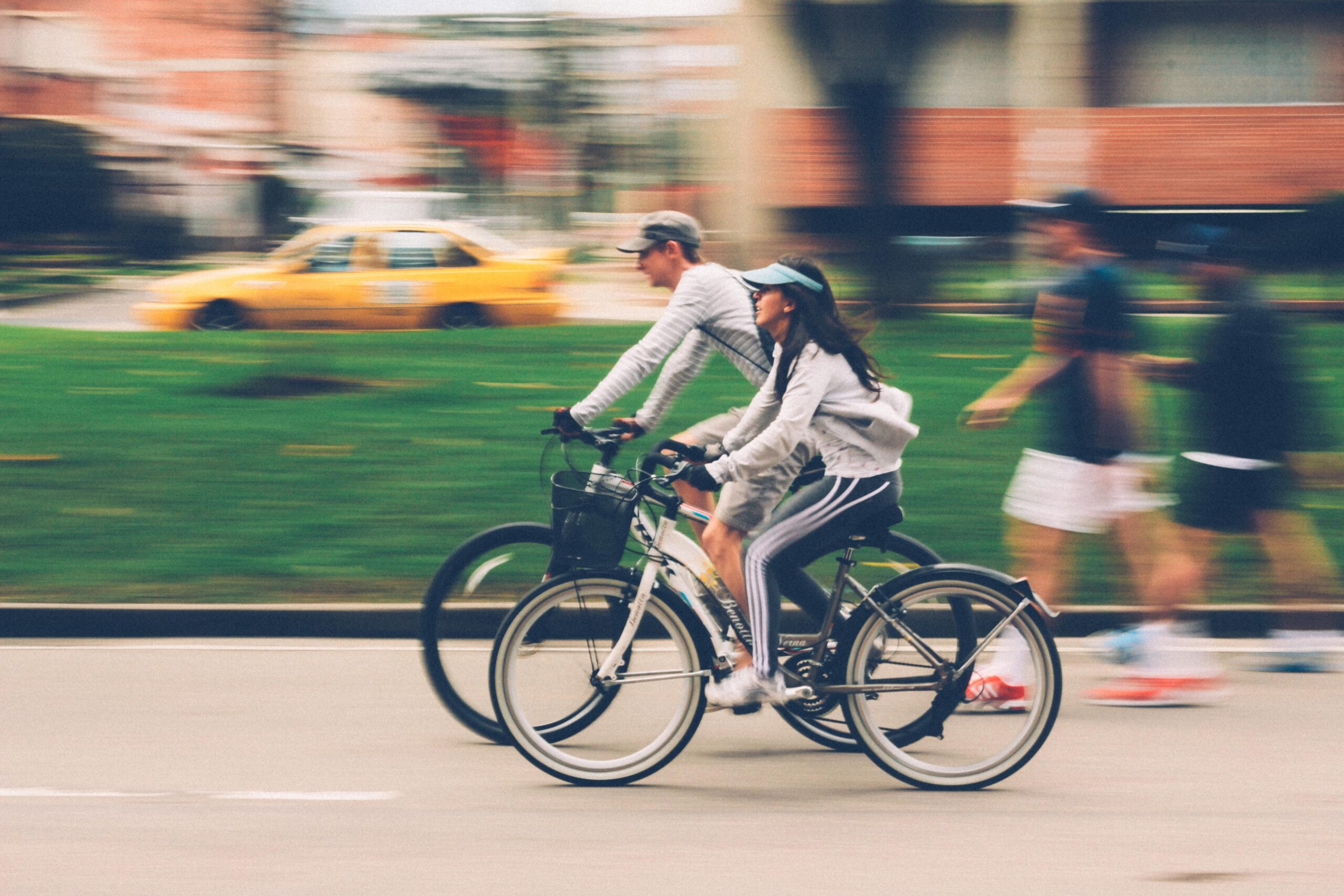 Jak stworzyć niezapomniane wspomnienia podczas podróży na rowerze z dzieckiem: poradnik dla rodziców
